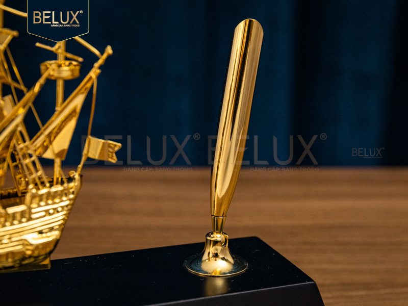 Đế bút thuận buồm xuôi gió mạ vàng 24k 20x12cm